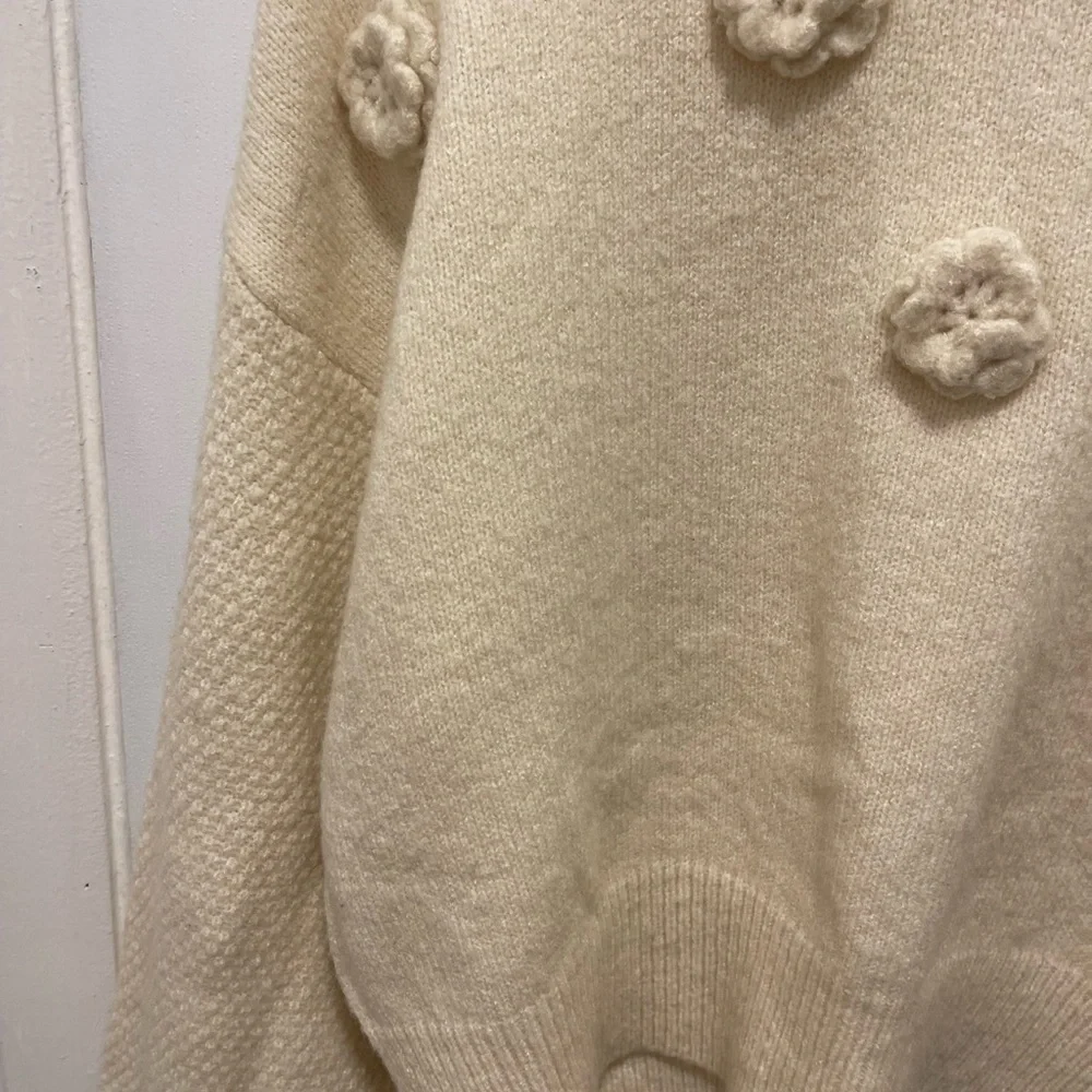 Jessica Simpson Cream Floral Embellished Sweater - Picture 4 of 7